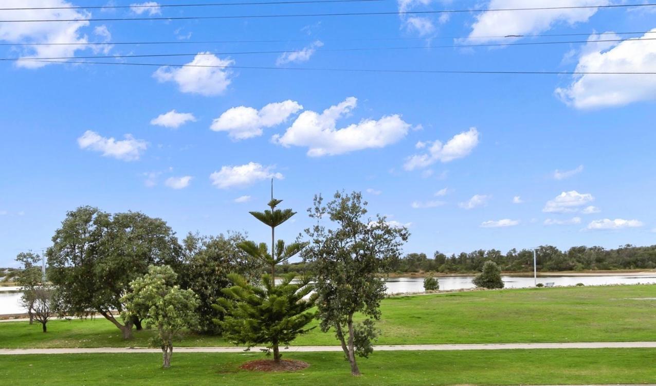 Driftwood Townhouse - Waterfront-Central Location Lakes Entrance Exterior foto