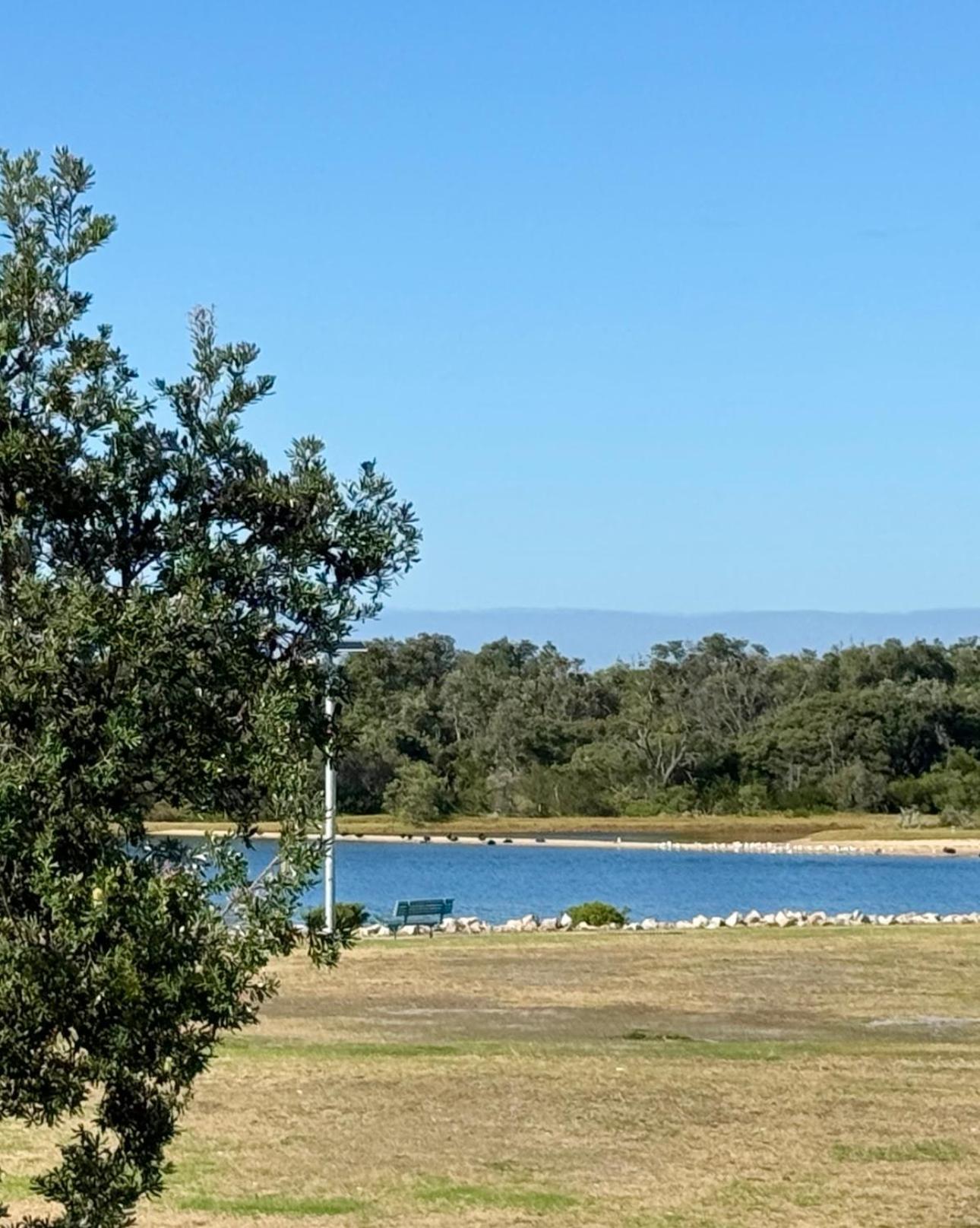 Driftwood Townhouse - Waterfront-Central Location Lakes Entrance Exterior foto